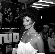 Joan Collins - Страница 4 1d74f4352031830