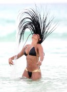 Мелани Браун, Стефен Белафонте (Melanie Brown, Stephen Belafonte) Bikini candids on the beach in Mexico - 07.09.14 (39хHQ) 2f31b4356857583