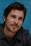 Кристиан Бэйл (Christian Bale) 'Batman Begins' Press Conference (2005) 928f07356890380
