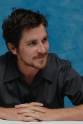 Кристиан Бэйл (Christian Bale) 'Batman Begins' Press Conference (2005) E03008356890469