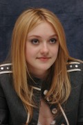 Dakota Fanning - Страница 3 5156ef357067102