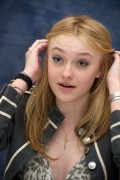 Дакота Фаннинг (Dakota Fanning) "The Runaways" press conference (Luxe hotel, Sunset Boulevard in Los Angeles, 2010-03-11) 796571357067011