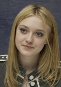 Dakota Fanning - Страница 3 Ebd98c357066949