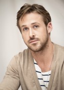 Райан Гослинг (Ryan Gosling) Crazy, Stupid, Love press conference (New York, 19.07.2011) (8xHQ) 2660ad358558507