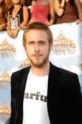 Райан Гослинг (Ryan Gosling) MTV Movie Awards 2005.06.04. - 12xHQ D9ea8c358554203
