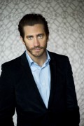 Джейк Джилленхол (Jake Gyllenhaal) Los Angeles Times Photoshoot - 2013 - 3xHQ 5b8766360036201