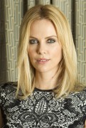 Шарлиз Терон (Charlize Theron) Portrait session for "Prometheus" - May 30, 2012 - 11xHQ Aca62e360254112