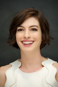 Энн Хэтэуэй (Anne Hathaway) Interstellar Press Conference, Four Seasons Los Angeles, Beverly Hills, 10.26.14 (29xHQ) F08419361072064