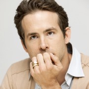 Райан Рейнольдс (Ryan Reynolds) Buried Press Conference (2010. 09. 08.) (3xHQ) 5b4636363044928