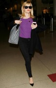Риз Уизерспун (Reese Witherspoon) LAX airport October 30-2014 (52xHQ) 30f990363286219