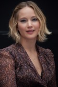 Дженнифер Лоуренс (Jennifer Lawrence) The Hunger Games Mockingjay Part 1 Press Conference, London, 11.10.2014 (13xHQ) 09f70b364874970