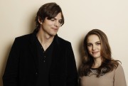 Натали Портман и Эштон Кутчер (Natalie Portman, Ashton Kutcher) фотограф Matt Sayles (2011-01-07) (8xHQ) 88b598366243499