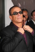 Жан-Клод Ван Дамм (Jean-Claude Van Damme) Premiere of The Expendables 2 at Grauman's Chinese Theatre in Los Angeles,15.08.2012 - 77хHQ 1912af371204297
