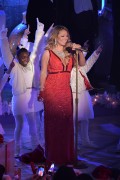 Мэрайя Кэри (Mariah Carey) Rockefeller Christmas Tree Lighting Ceremony, 03.12.2014 - 25xHQ 8398d7379463811