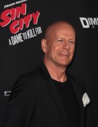 Брюс Уиллис (Bruce Willis) Sin City A Dame to Kill For Premiere, TCL Chinese Theater, 2014 - 70xHQ 67bc8d381275133