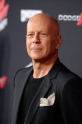 Брюс Уиллис (Bruce Willis) Sin City A Dame to Kill For Premiere, TCL Chinese Theater, 2014 - 70xHQ 9d82ed381274464