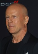 Брюс Уиллис (Bruce Willis) Sin City A Dame to Kill For Premiere, TCL Chinese Theater, 2014 - 70xHQ B7caa7381274920