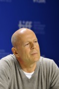 Брюс Уиллис (Bruce Willis) Looper Press Conference during the 2012 Toronto International Film Festival in Toronto,06.09.2012 - 41xHQ 984cbe381287902