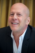 Брюс Уиллис (Bruce Willis) Red 2 press conference (New York, June 22, 2013) 0ea246381915510
