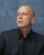 Брюс Уиллис (Bruce Willis)  Live Free or Die Hard press conference (Los Angeles, June 1, 2007) 88d549381916770