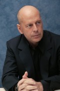 Брюс Уиллис (Bruce Willis)  Live Free or Die Hard press conference (Los Angeles, June 1, 2007) C7e18a381916806
