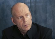 Брюс Уиллис (Bruce Willis)  Live Free or Die Hard press conference (Los Angeles, June 1, 2007) Dfe089381916631