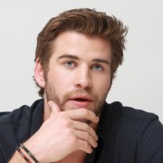 Лиам Хемсворт (Liam Hemsworth) 'The Hunger Games Catching Fire' Press Conference (Four Seasons Hotel in Beverly Hills (November 8, 2013) 36b2b1381922217