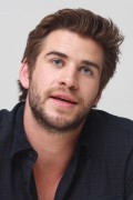 Лиам Хемсворт (Liam Hemsworth) 'The Hunger Games Catching Fire' Press Conference (Four Seasons Hotel in Beverly Hills (November 8, 2013) 866262381922267