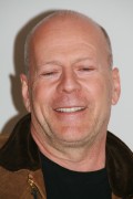 Брюс Уиллис (Bruce Willis) A Good Day to Die Hard Press Conference (Los Angeles, 02.02.2013) B677e6381920821