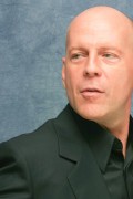 Брюс Уиллис (Bruce Willis)  Live Free or Die Hard press conference (Los Angeles, June 1, 2007) Cbbbf6381921076