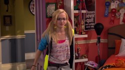 Dove Cameron - Liv and Maddie S02E08 Bro Cave a Rooney - 204 caps