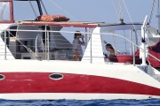 Тейлор Свифт (Taylor Swift) on a boat, Maui, Hawaii, 2015.1.24 (57xHQ) 4de146386397517