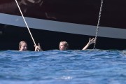 Тейлор Свифт (Taylor Swift) on a boat, Maui, Hawaii, 2015.1.24 (57xHQ) De4437386396823