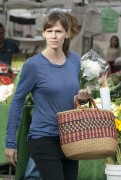 Дженнифер Гарнер (Jennifer Garner) Shops at Farmer's Market in Pacific Palisades, 07/12/2014 (13xHQ) 1bbb8f387412186