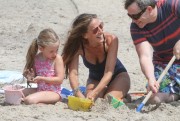 Сара Джессика Паркер (Sarah Jessica Parker) on the beach in Montauk, 17.08.2014 (29xHQ) 8fa7e8387412898