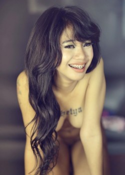 model telanjang