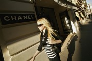 Аврил Лавин (Avril Lavigne) Carlo Allegri Photoshoot For Chanel France January 2006 (54xHQ) 17da06390677252