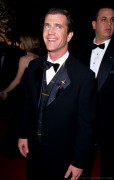 Мел Гибсон (Mel Gibson) 1996 The 68th Annual Academy Awards 49xHQ E5bcde392229499