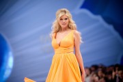 Кейт Аптон (Kate Upton) walking the runway at Liverpool Fashion Fest AW 2012 in Mexico City, 01.03.2012 (48xHQ) D6448f393942310