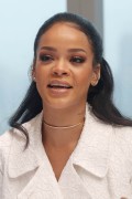 Рианна (Rihanna) Home Press Conference, Mandarin Oriental Hotel, New York City, 3.14.2015 (53xHQ) (4xHQ) 425f68398648001