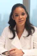 Рианна (Rihanna) Home Press Conference, Mandarin Oriental Hotel, New York City, 3.14.2015 (53xHQ) (4xHQ) 6ca257398647897