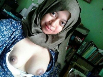 cewek jilbab bugil