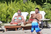 Бритни Спирс (Britney Spears) Wearing a Bikini in Hawaii, 26.03.15 (93xHQ) 133612400432801