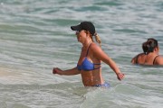 Бритни Спирс (Britney Spears) Wearing a Bikini in Hawaii, 26.03.15 (93xHQ) 65ec03400432436